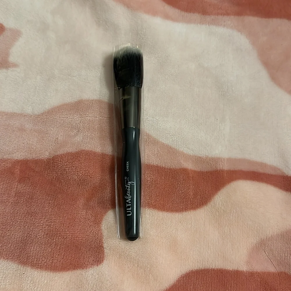 Ulta Beauty Cheek Brush